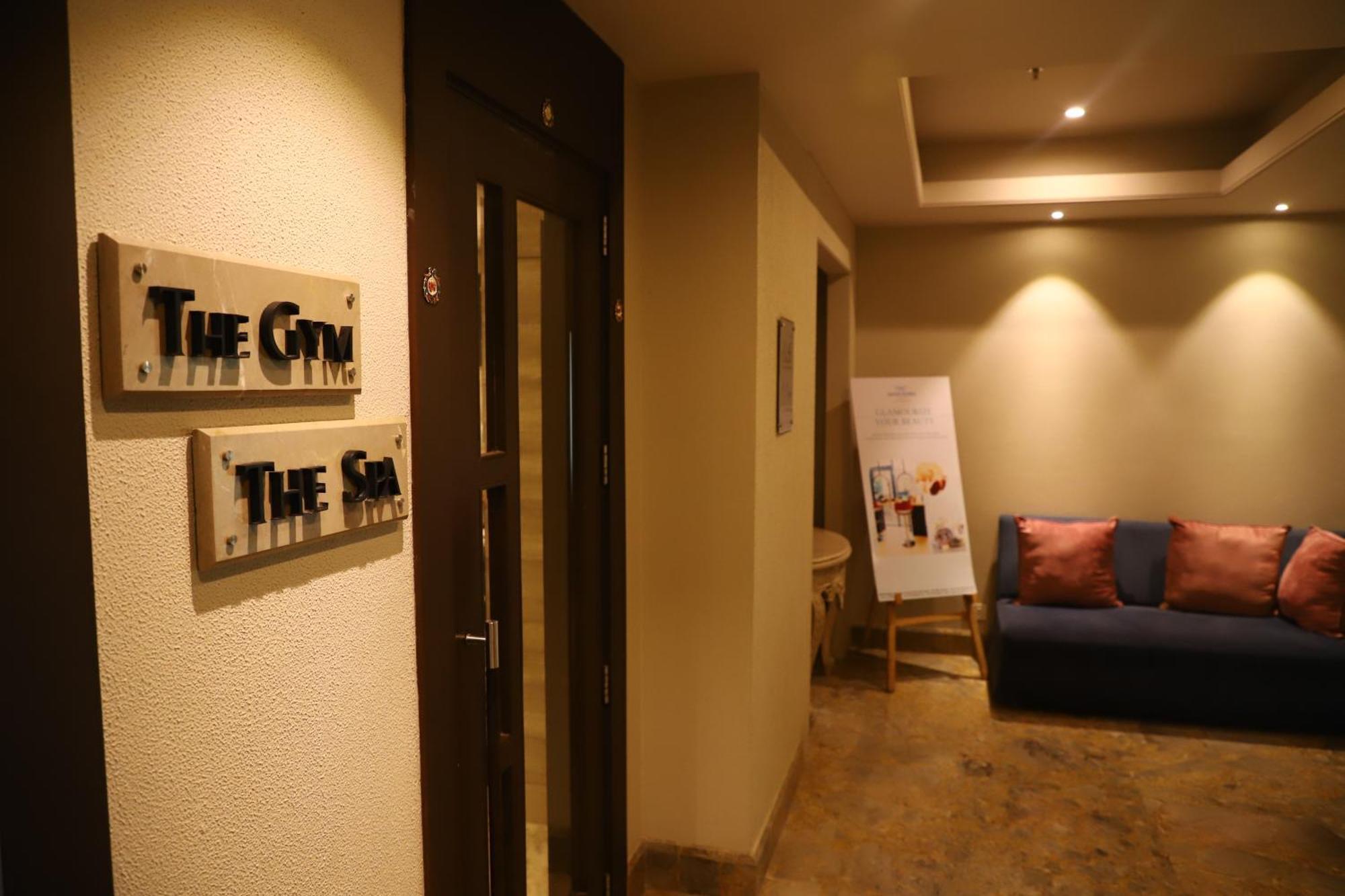 Efcee Sarovar Premiere Bhavnagar Exteriör bild