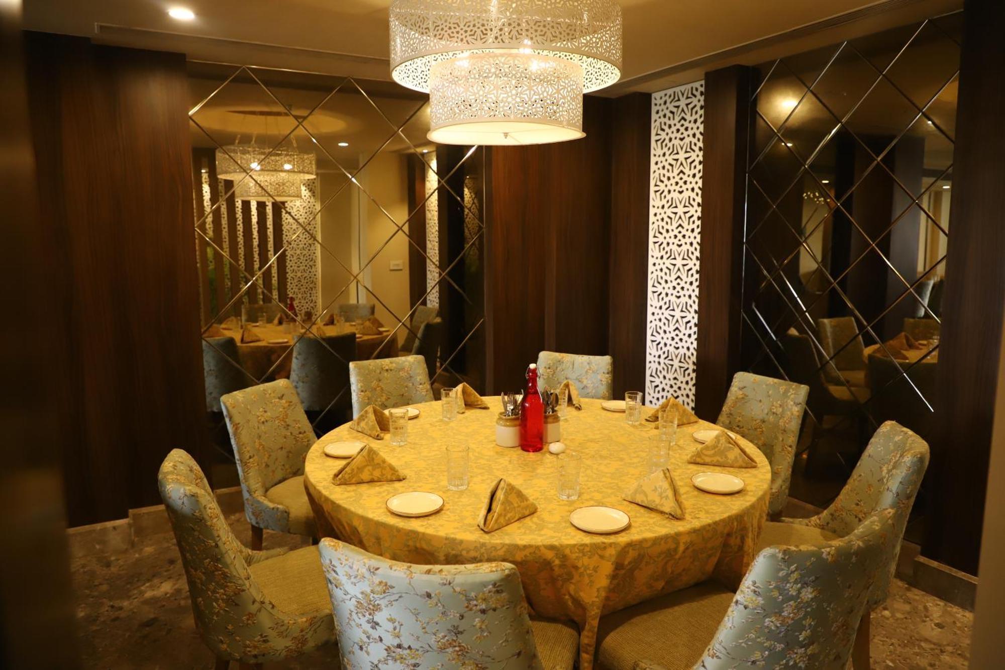 Efcee Sarovar Premiere Bhavnagar Exteriör bild