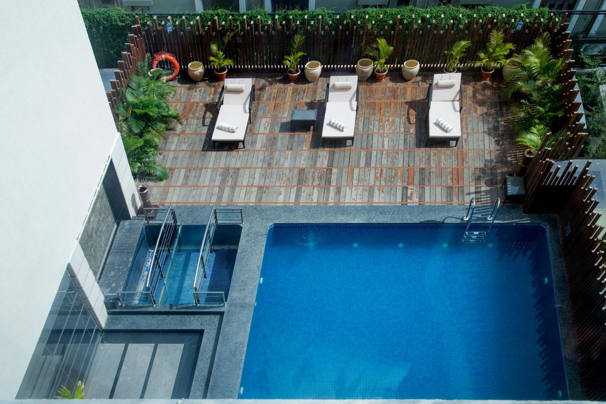 Efcee Sarovar Premiere Bhavnagar Exteriör bild